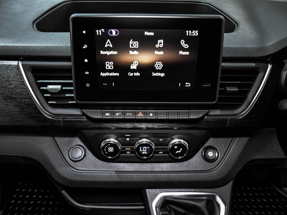 2026 Renault Trafic - image 8