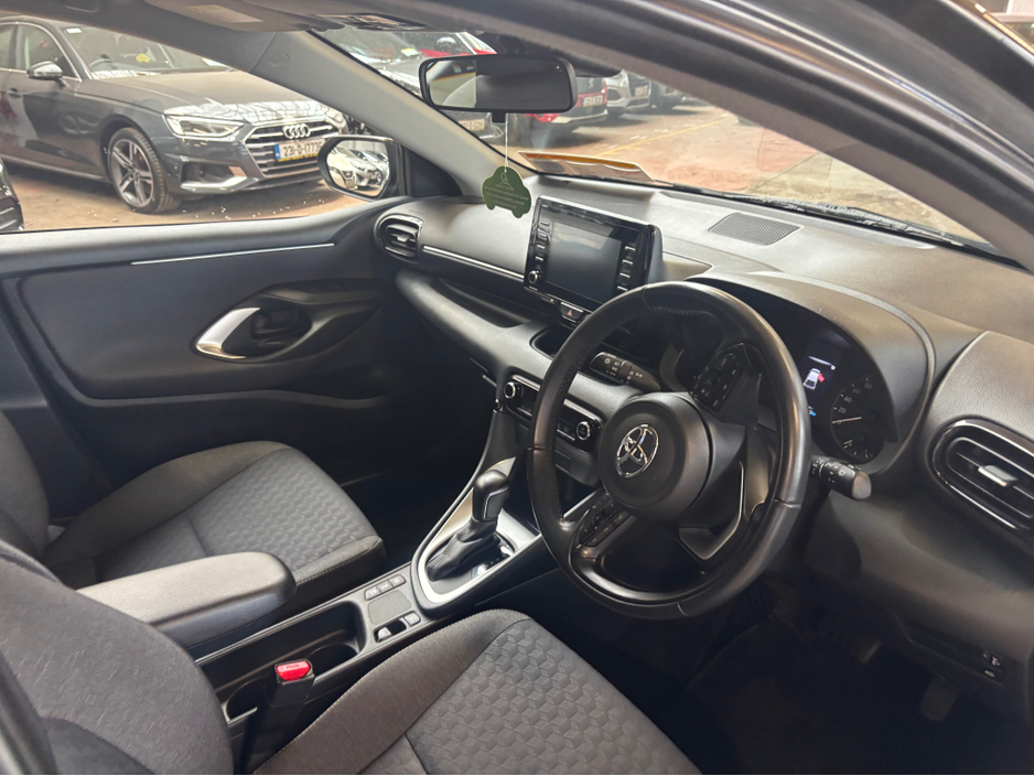 2023 Toyota Yaris - image 17