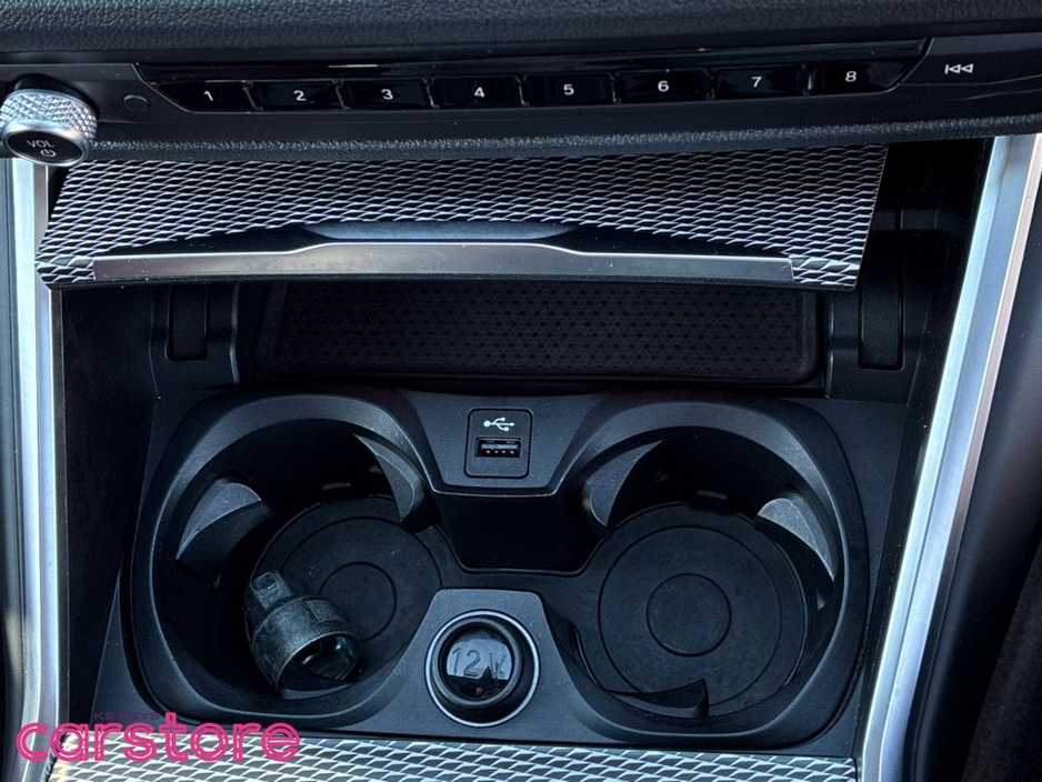 2021 BMW 3 Series - image 24