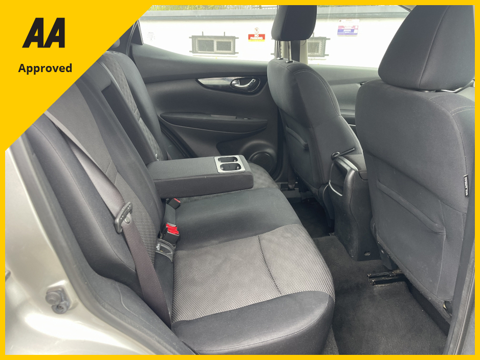 2015 Nissan Qashqai - image 4