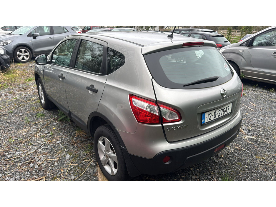 2012 Nissan Qashqai - image 2