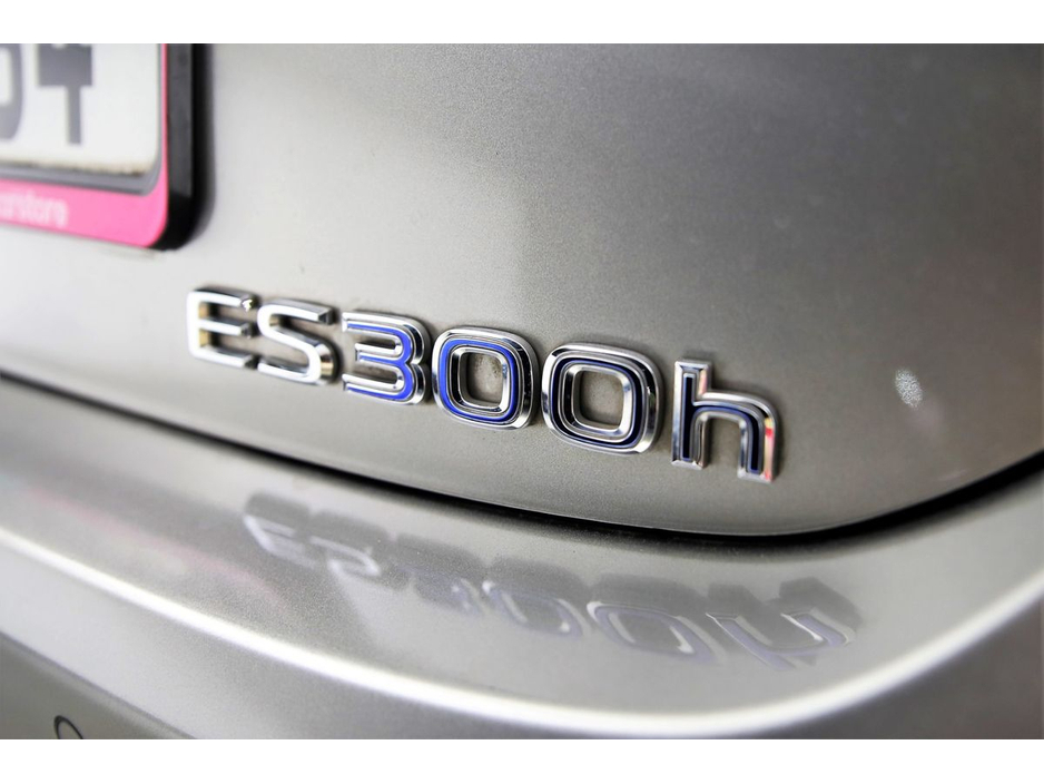 2019 Lexus ES 300 H - image 28