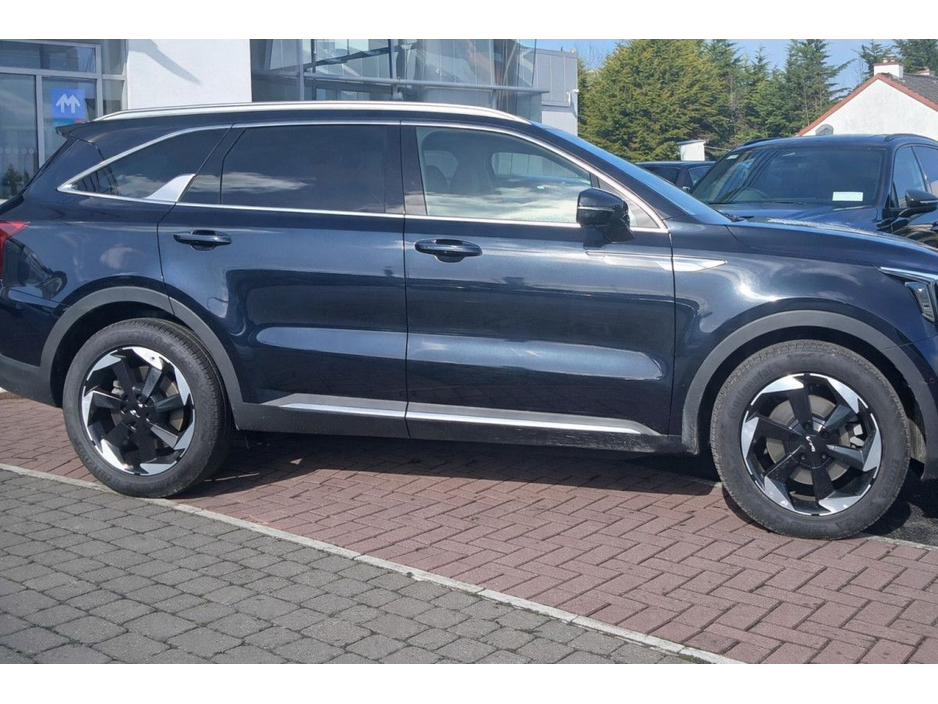 2026 Kia Sorento - image 2