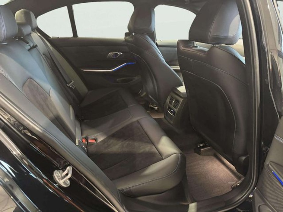 2023 BMW 3 Series - image 10