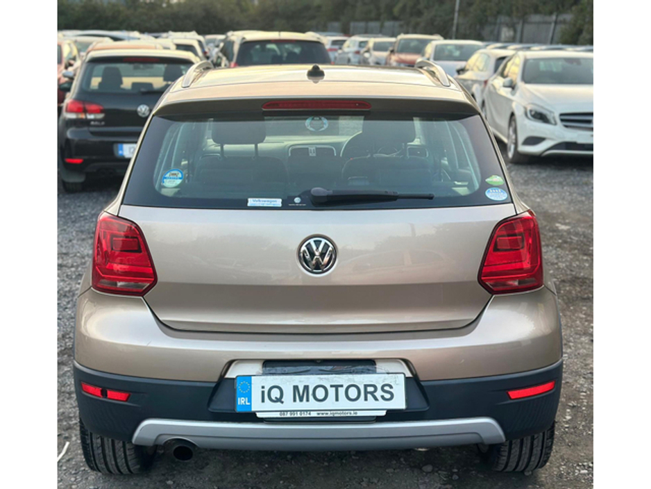 2014 Volkswagen Polo - image 8