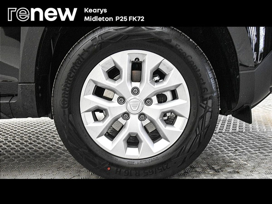 2023 Dacia Duster - image 9