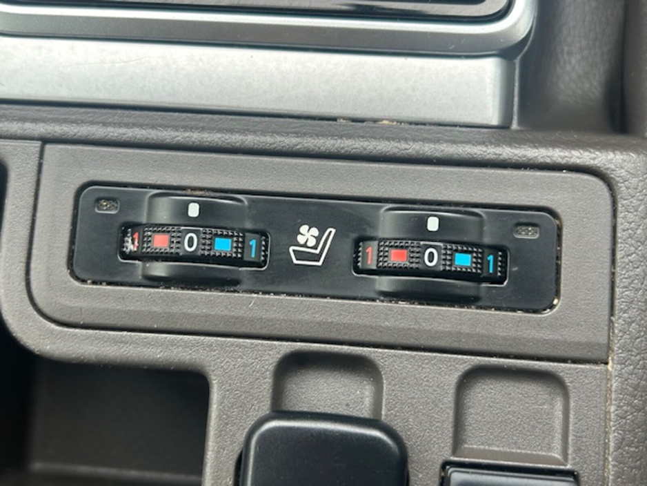 2018 Toyota Landcruiser - image 20