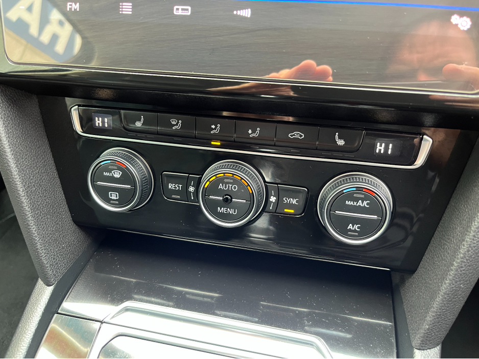 2019 Volkswagen Passat - image 19