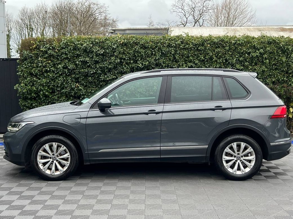 2023 Volkswagen Tiguan LIFE 1.4 HYBRID // DIGITAL CLUSTER // APPLE CARPLAY/ANDROID AUTO // DUAL ZONE CLIMATE CONTROL €31,900