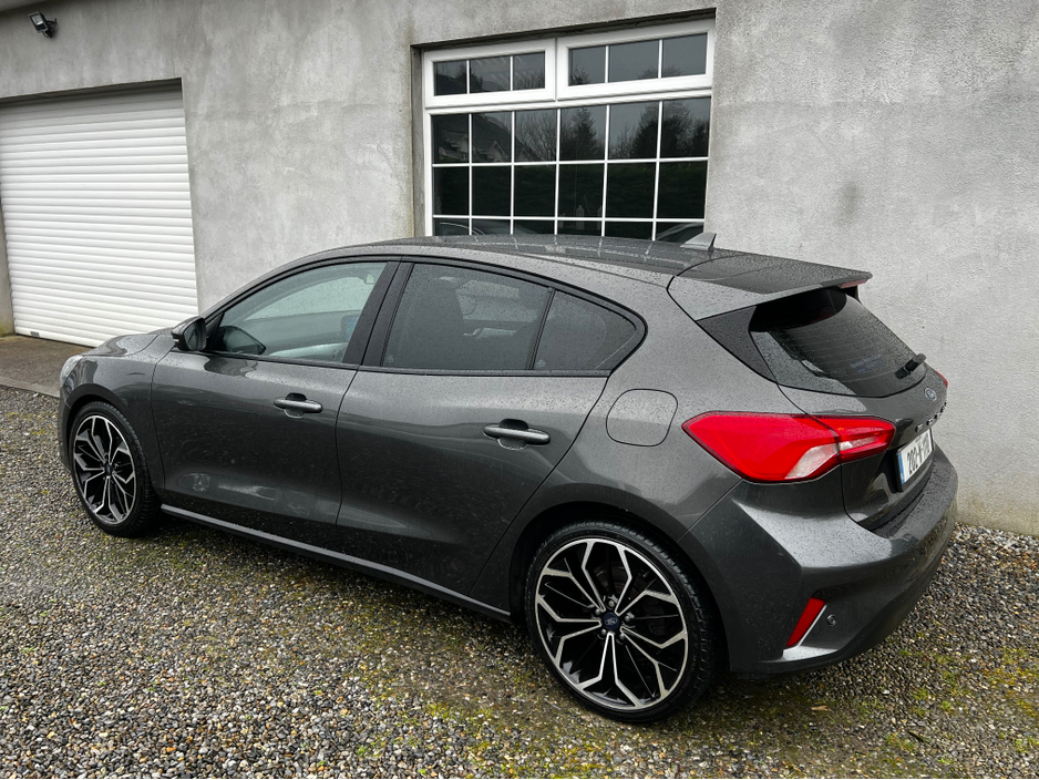 2020 Ford Focus - image 5