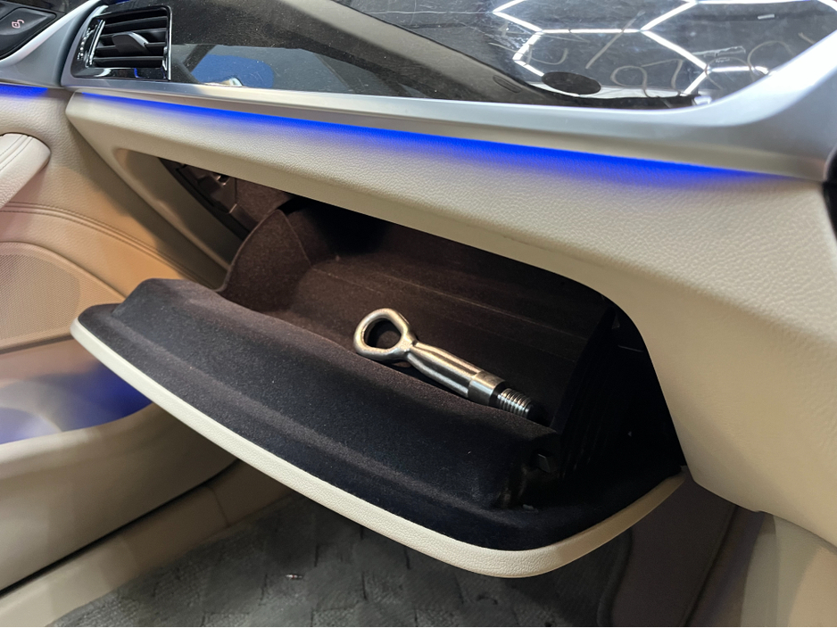 2017 BMW 5 Series - image 23