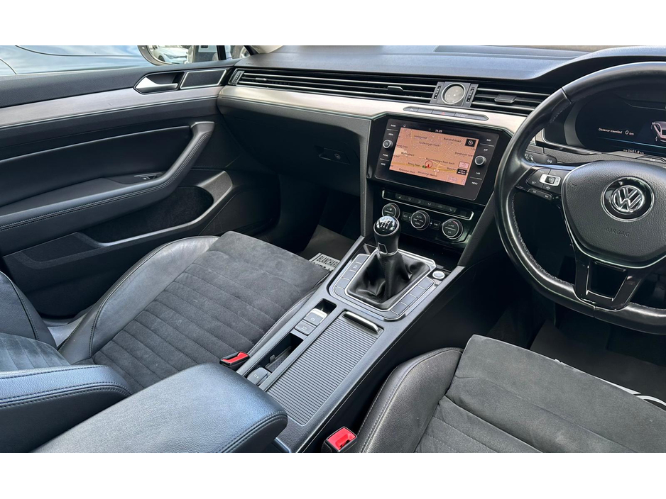 2019 Volkswagen Passat - image 14