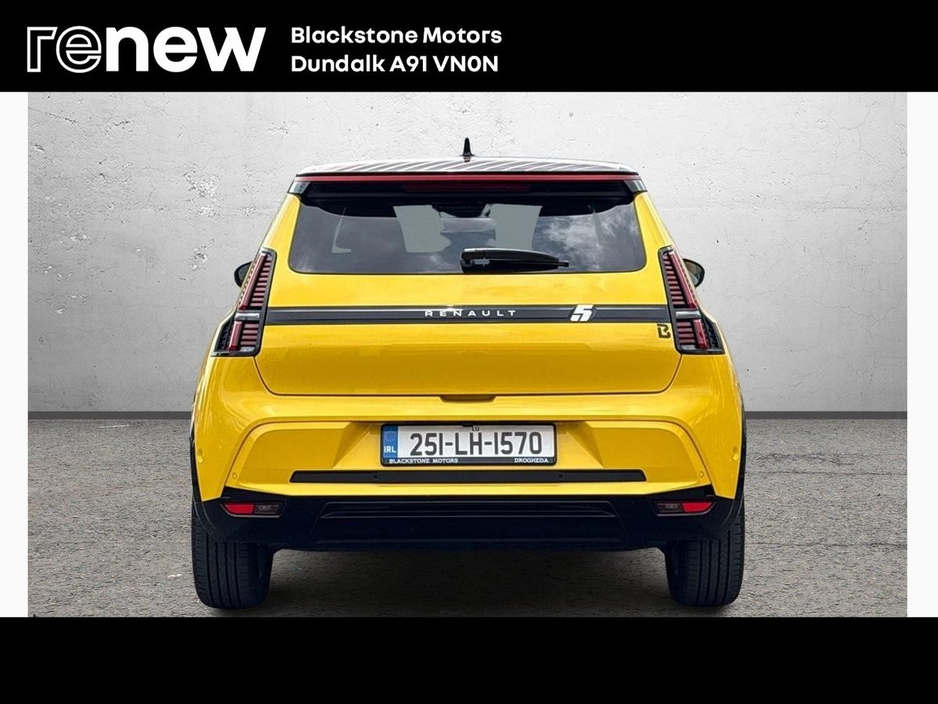 2025 Renault 5 - image 10