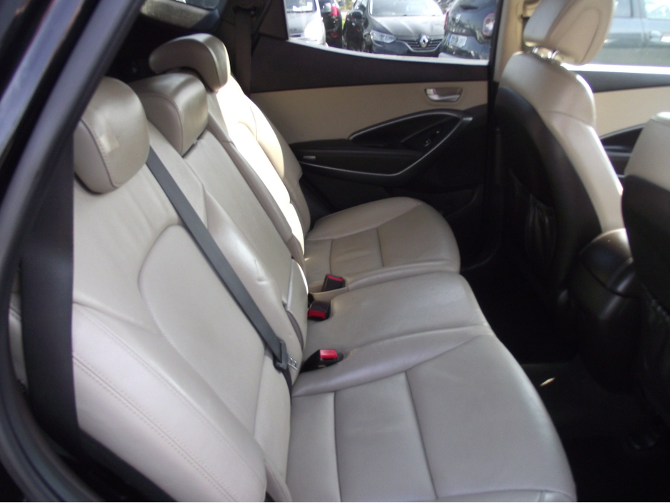 2017 Hyundai Santa Fe - image 15