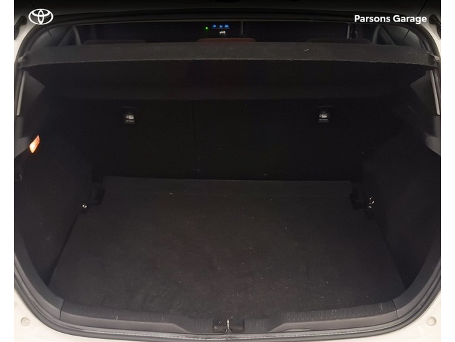 2016 Toyota Auris - image 12