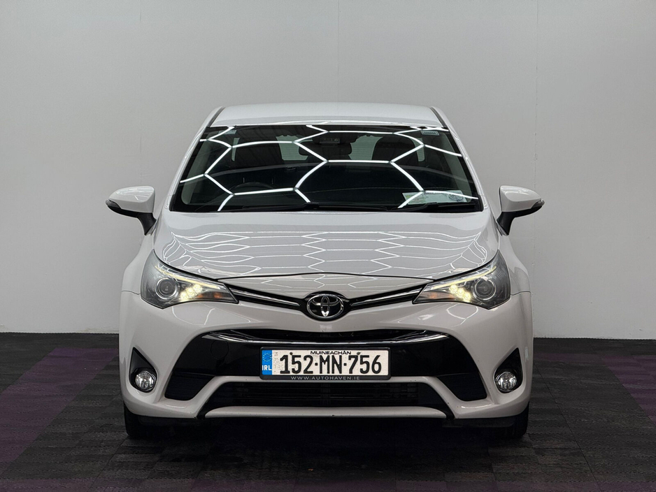 2015 Toyota Avensis - image 2