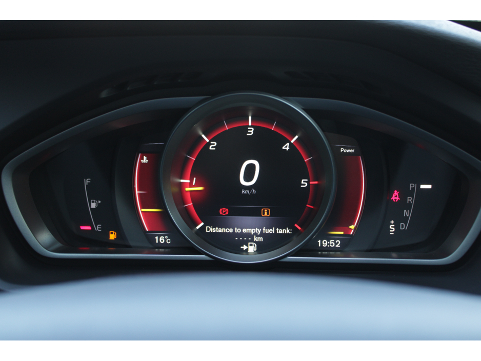 2016 Volvo V40 - image 12