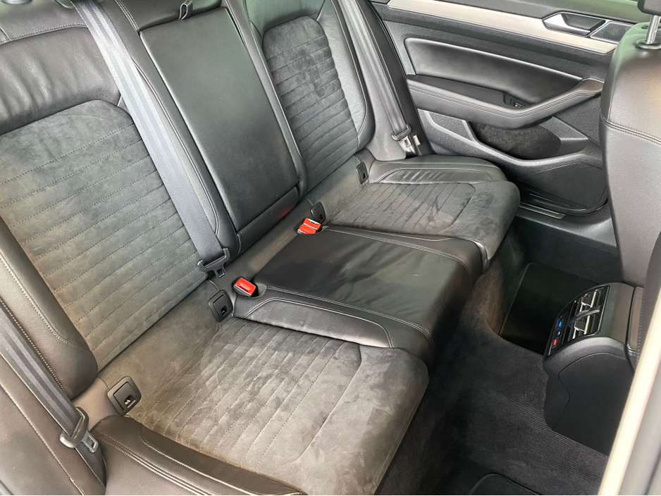 2018 Volkswagen Passat - image 14