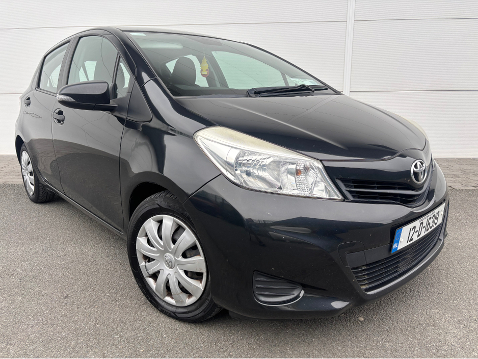 2012 Toyota Yaris - image 7