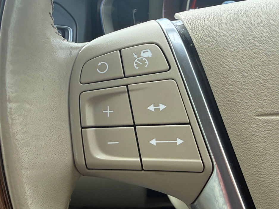 2015 Volvo XC60 - image 18