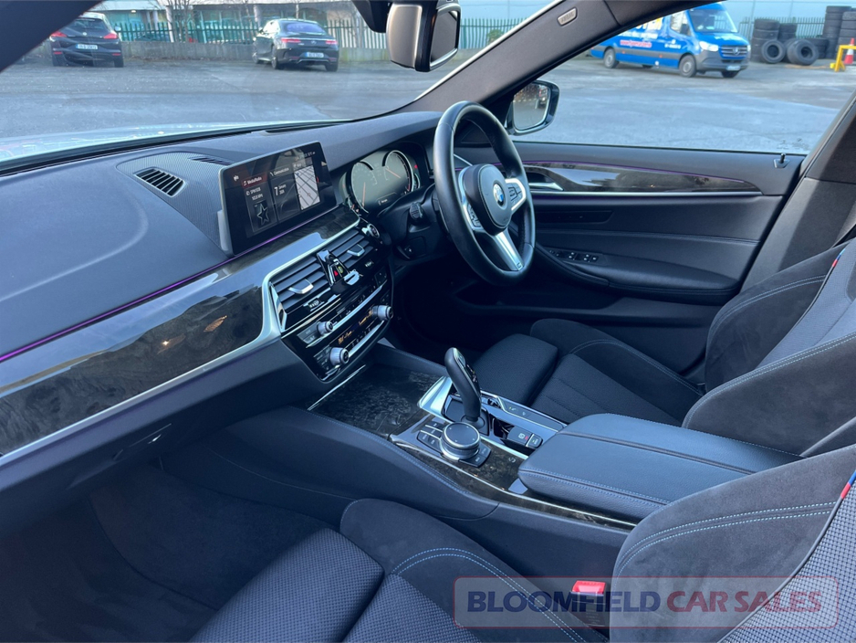 2017 BMW 5 Series - image 11