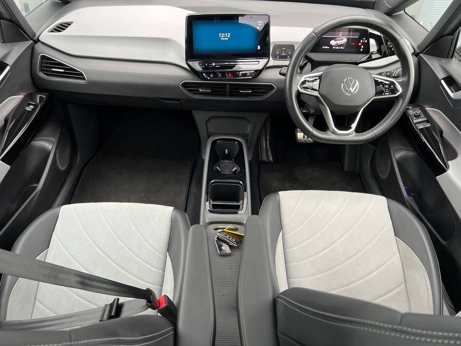 2023 Volkswagen ID.3 FAMILY 58KWH // PANORAMIC SUNROOF // HEATED SEATS // APPLE CARPLAY/ANDROID AUTO €22,450