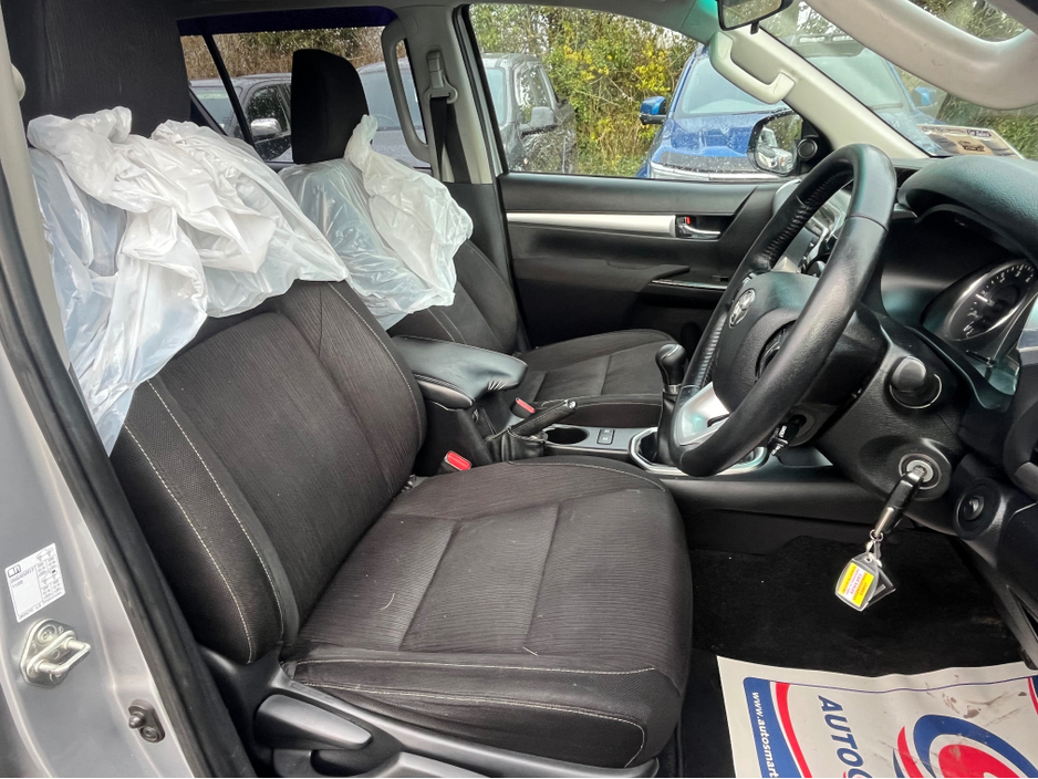 2021 Toyota Hilux - image 14