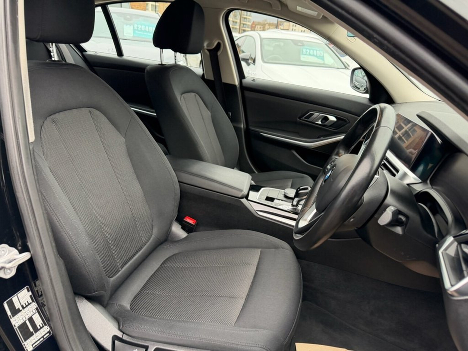 2021 BMW 3 Series - image 17