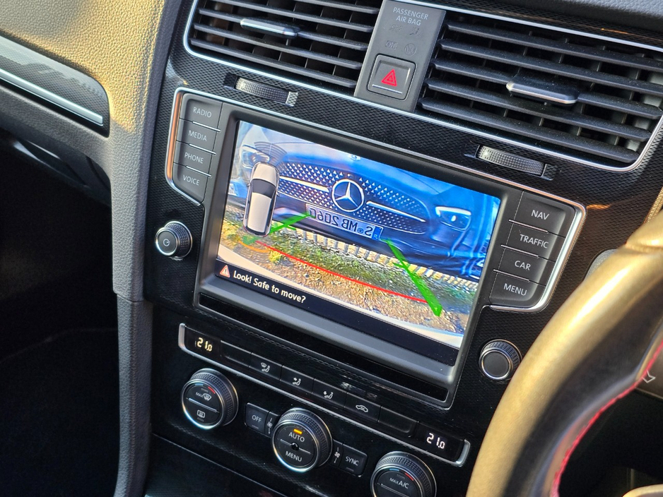 2017 Volkswagen Golf - image 13