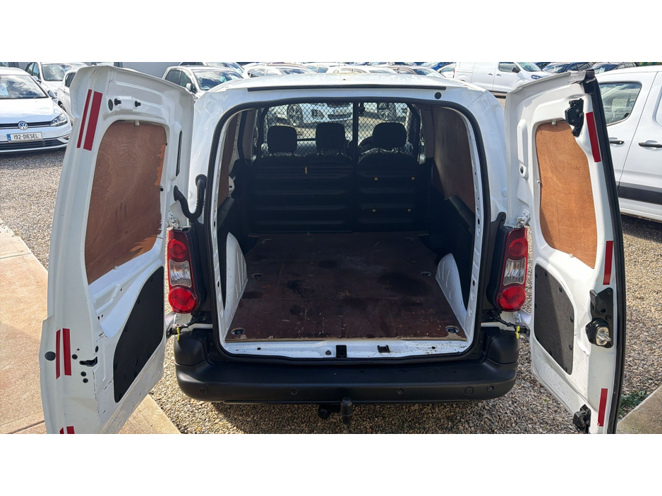 2018 Peugeot Partner - image 9