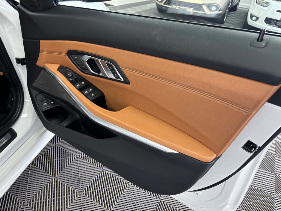 2019 BMW 3 Series - image 9