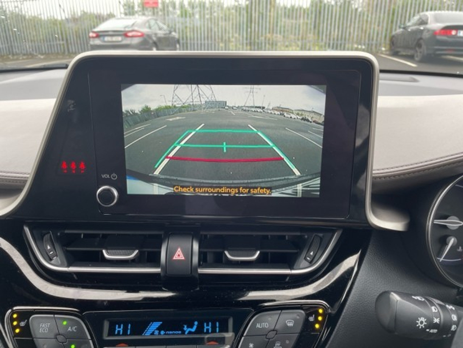 2022 Toyota C-HR SOL HYBRID // Remote Central Locking // Front Electric Windows // Rear Electric Windows // Electric Mirrors // Heated Mirrors €28,695