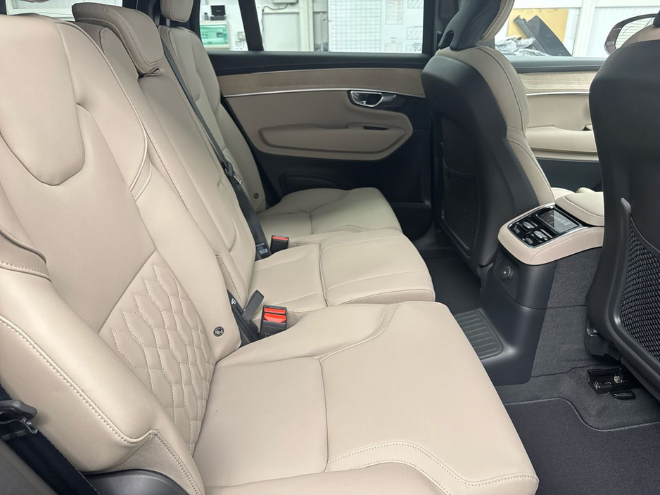 2026 Volvo XC90 - image 10