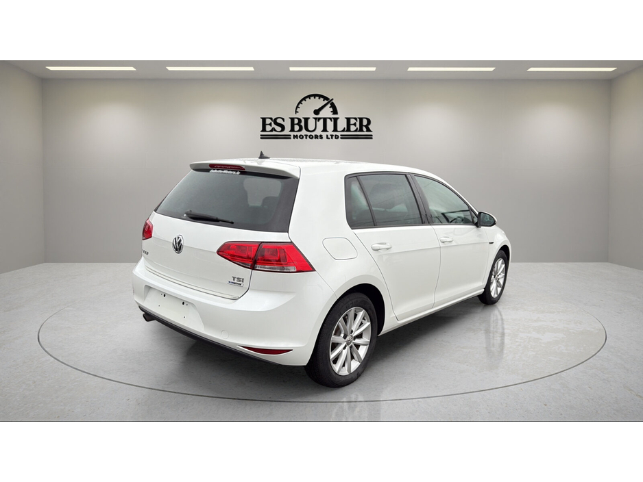 2015 Volkswagen Golf  €13,490