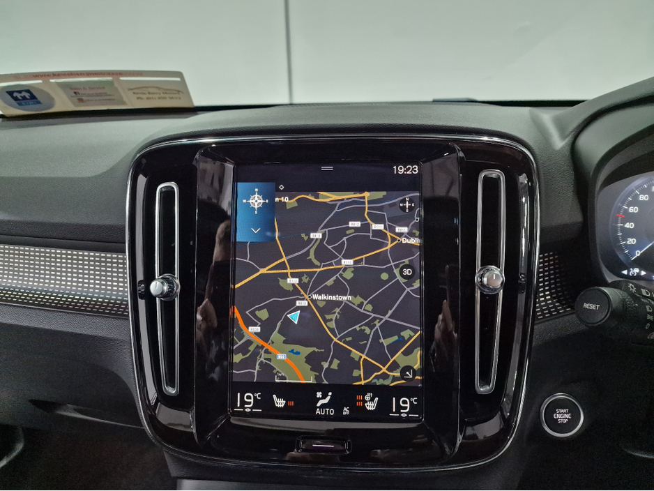 2021 Volvo XC40 - image 15