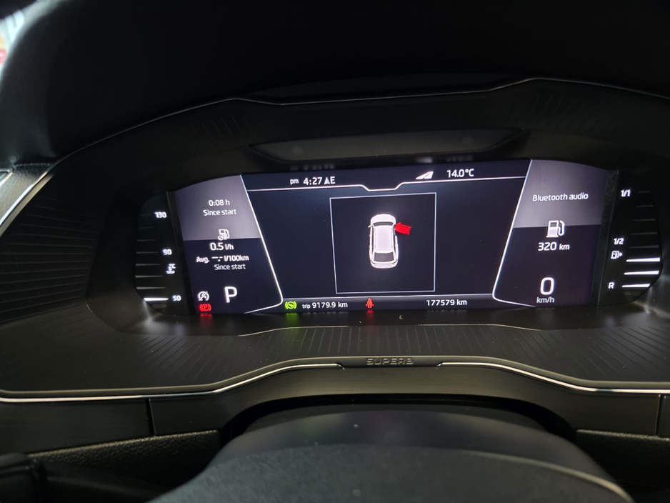 2020 Skoda Superb - image 9