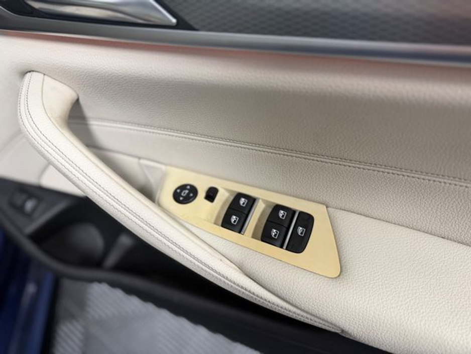 2020 BMW 5 Series - image 15