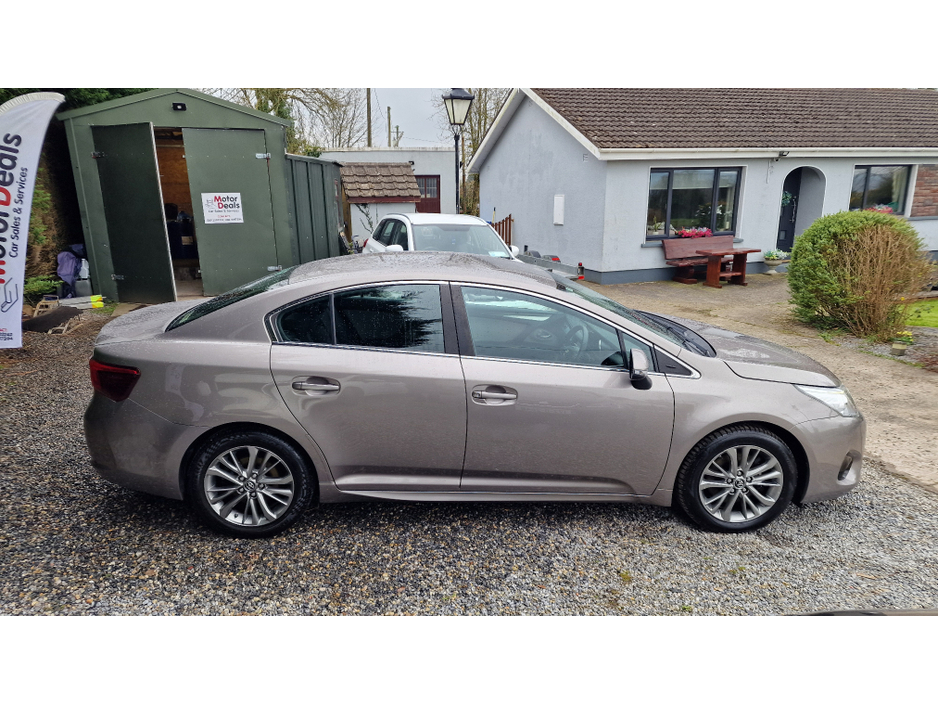 2016 Toyota Avensis - image 8