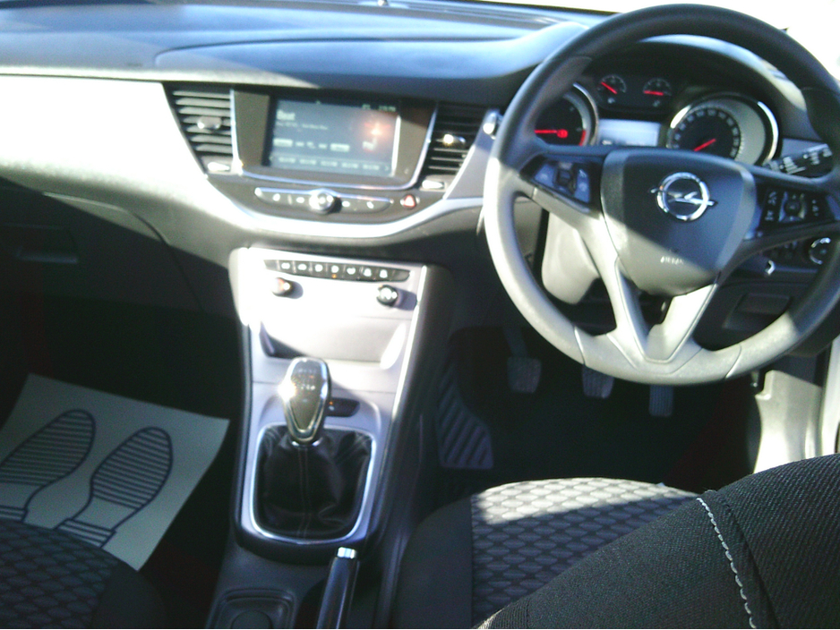 2017 Opel Astra - image 6