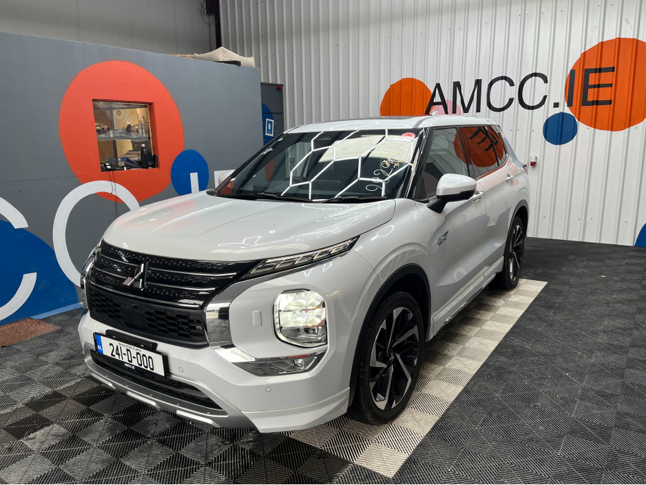 2024 Mitsubishi Outlander - image 4