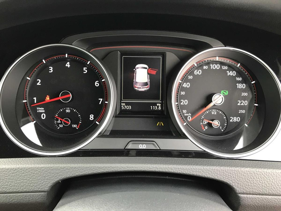 2016 Volkswagen Golf - image 9