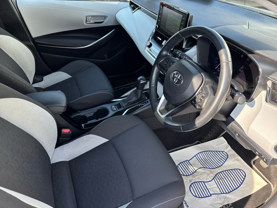 2021 Toyota Corolla - image 6