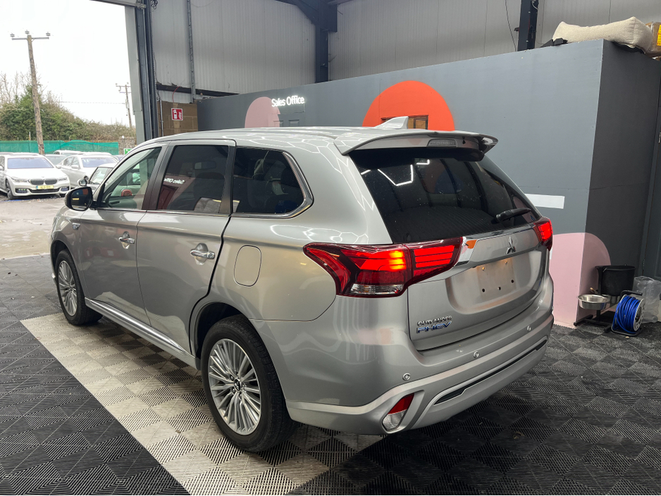 2018 Mitsubishi Outlander - image 4