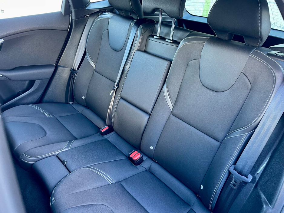 2019 Volvo V40 - image 22