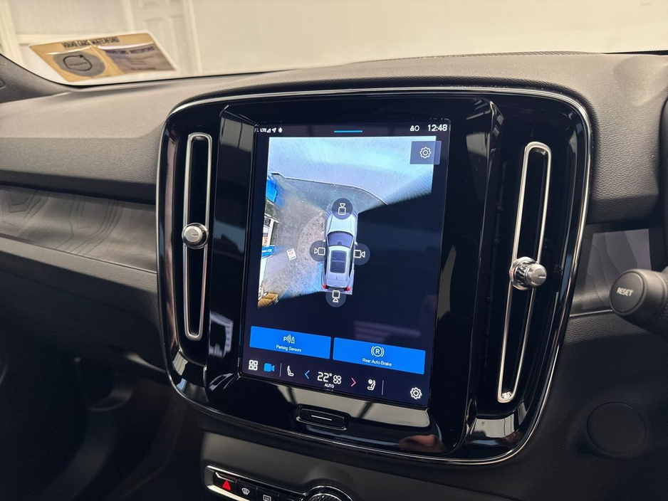 2023 Volvo XC40 - image 16