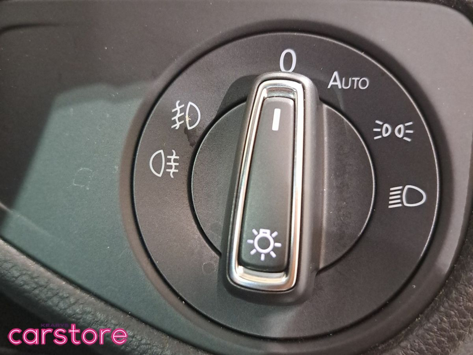 2017 Volkswagen Golf  €17,880