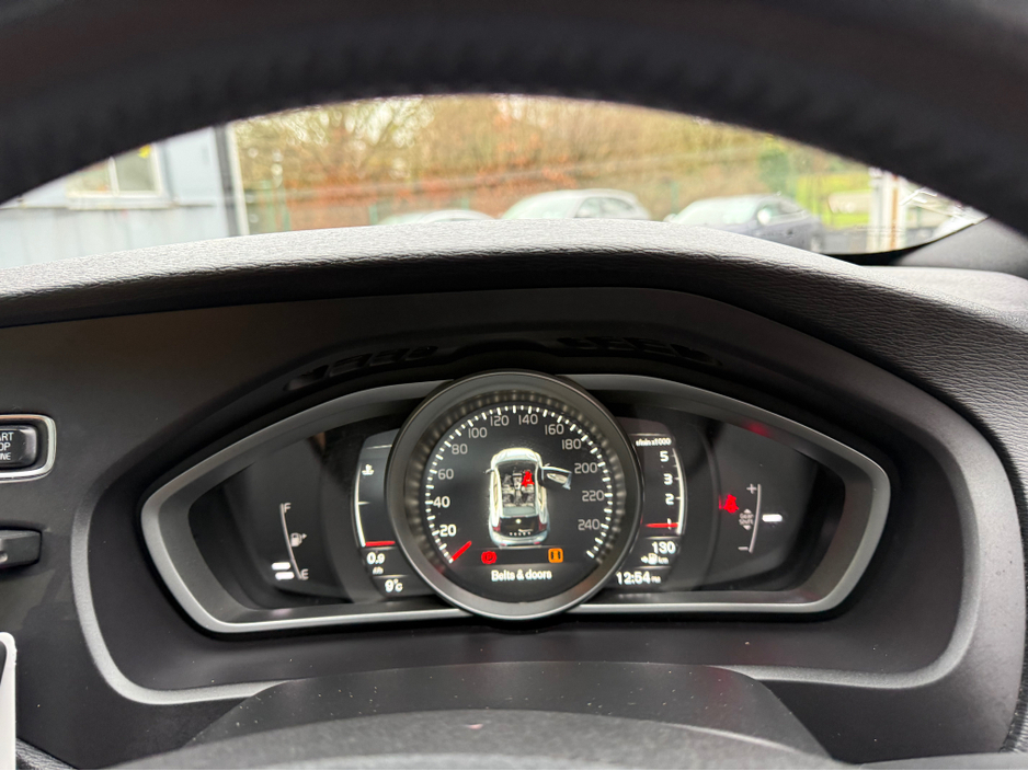 2019 Volvo V40 2.0D D3 MOMENTUM ED 5DR €13,950