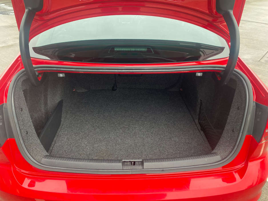 2017 Volkswagen Jetta - image 11