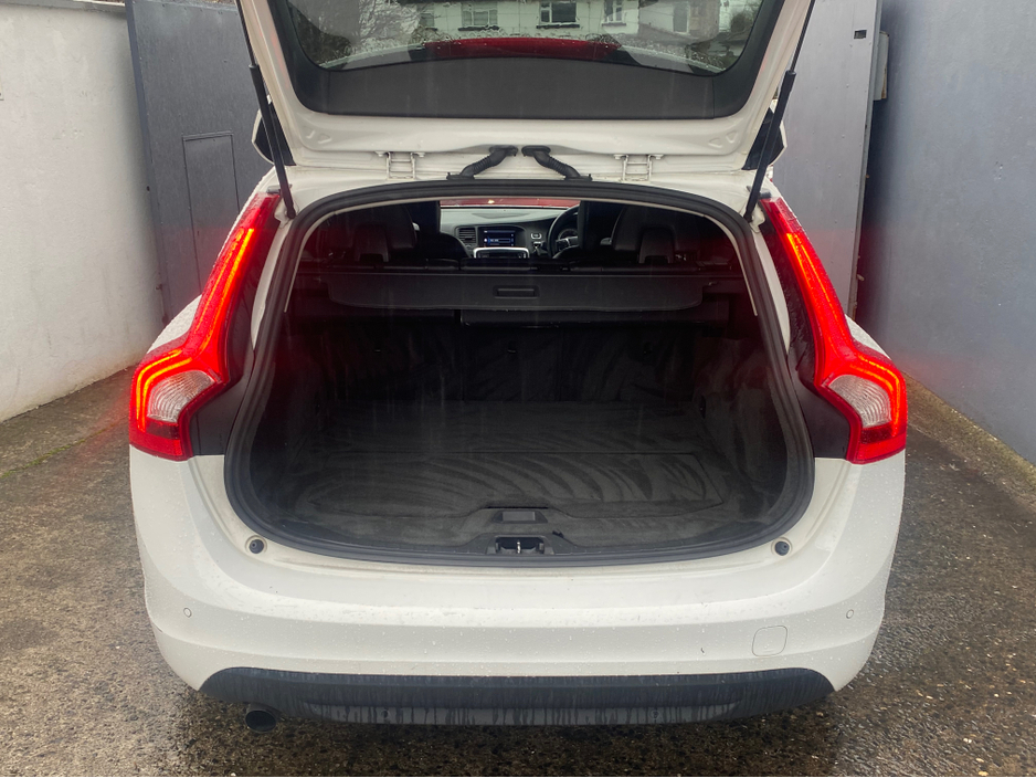 2012 Volvo V60 - image 8