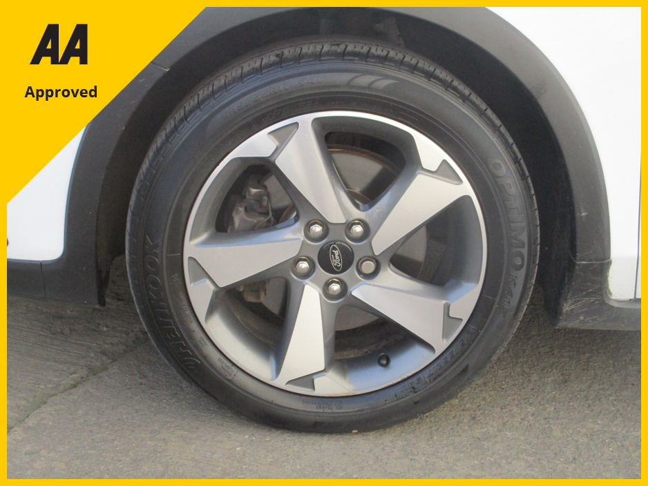 2020 Ford Focus - image 9